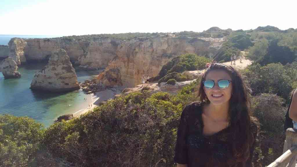 Foto; Praia da Marinha.