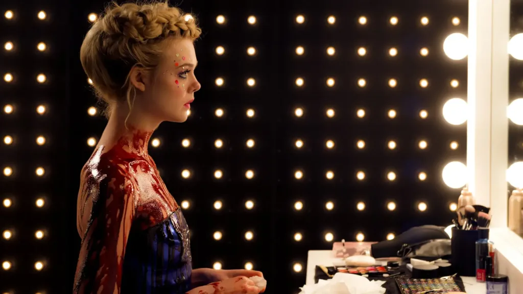 Demônio de Neon | A Moda Como Vitrine Para o Vazio Humano 5 Demônio de Neon - Filme