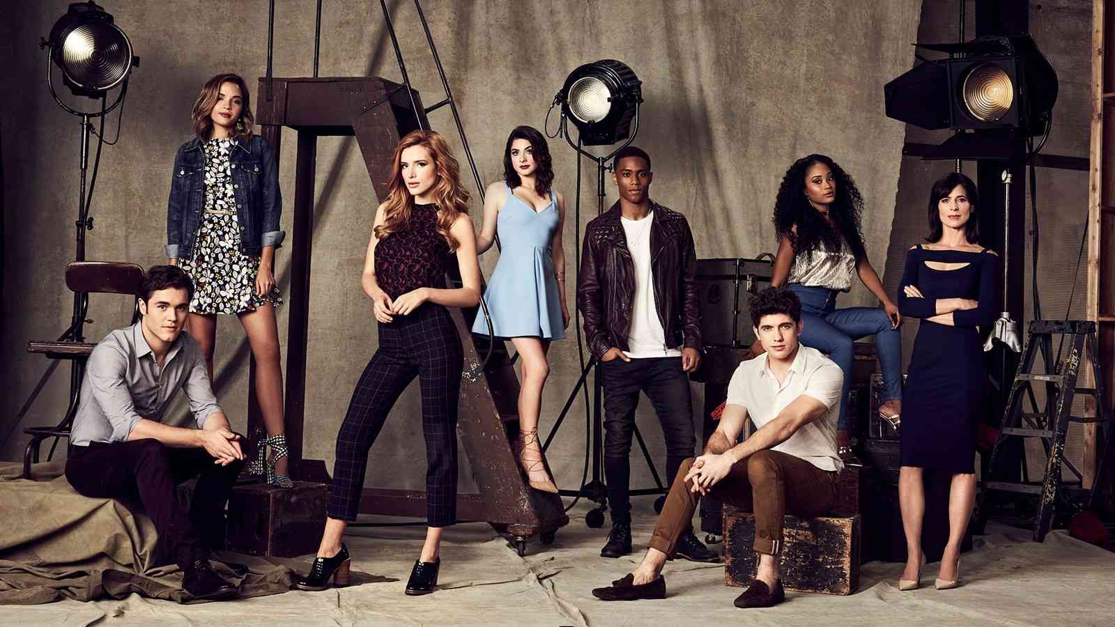 Famous In Love Capa 01