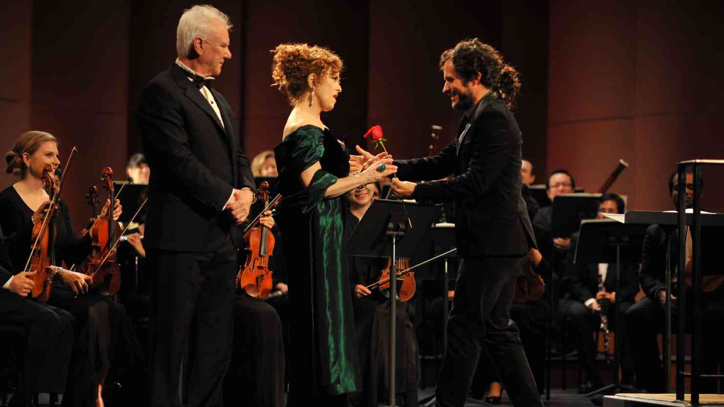 Você já assistiu Mozart in the Jungle? 2 141222 fallon mozart