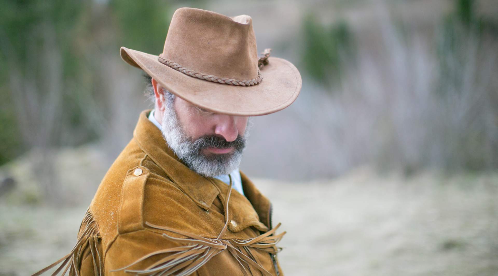 Crítica: Deerskin – A Jaqueta de Couro de Cervo 2 Deerskin – A Jaqueta de Couro de Cervo 7