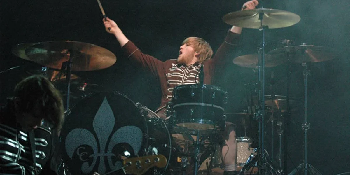 Morre Bob Bryar, Baterista do My Chemical Romance, aos 44 anos Baterista Bob Bryar em show para a The Black Parade World Tour, em 2007.
