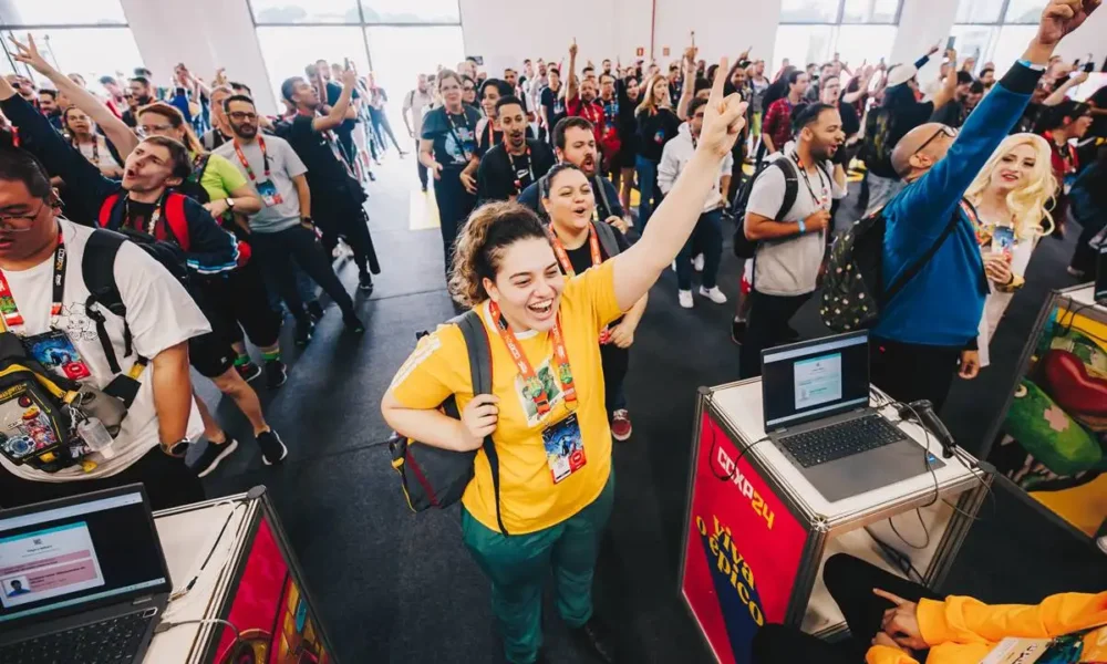 Fila da CCXP24 na Quinta-feira.