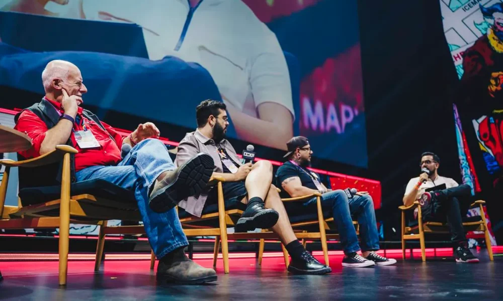Fotografia do painel de X-Men na CCXP24, que teve a presença de Chris Claremont.