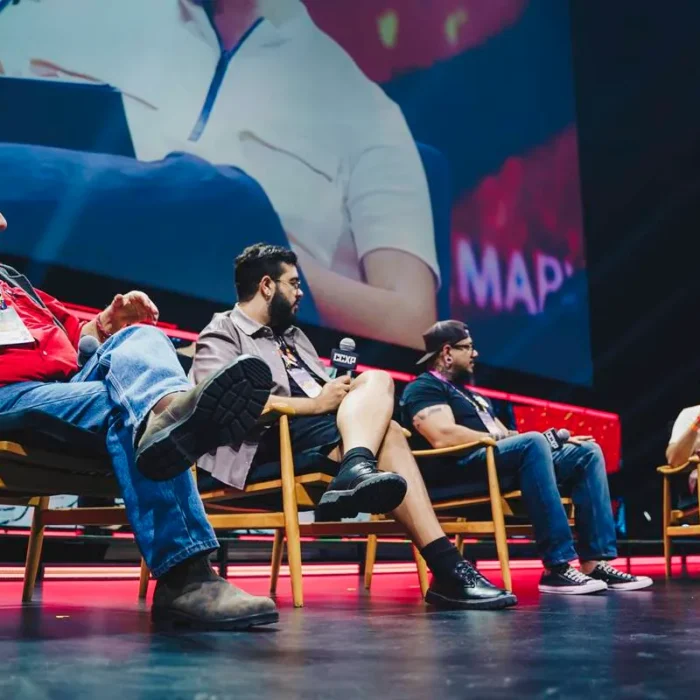 Fotografia do painel de X-Men na CCXP24, que teve a presença de Chris Claremont.