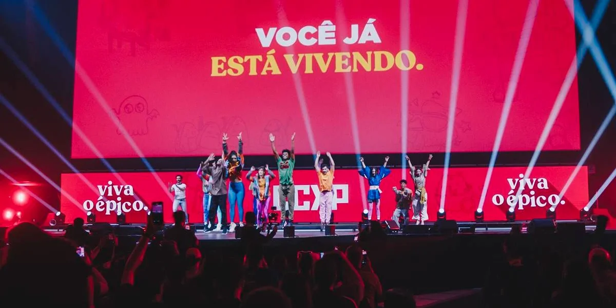 Painel no Palco Thunder na quinta-feira da CCXP24. Foto para a matéria de acessibilidade na CCXP.