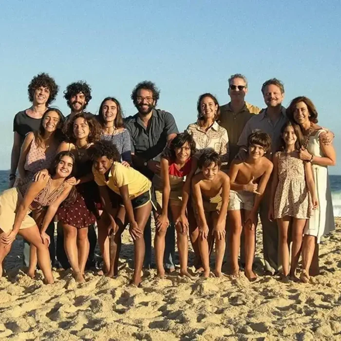 Dan Stulbach, Selton Mello, Fernanda Torres, Cora Mora, Guilherme Silveira, Humberto Carrão, Valentina Herszage, and Camila Márdila em "Ainda Estou Aqui" (2024).