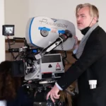 Christopher Nolan dirigindo Oppenheimer.