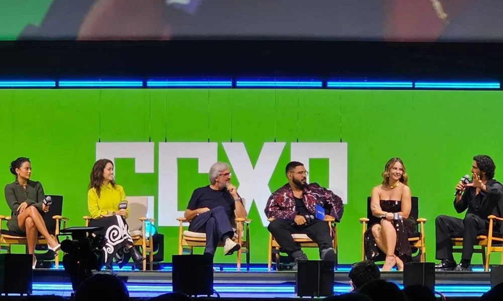 Elenco de Vale Tudo reunido para painel na CCXP24 com novidades para 2025.