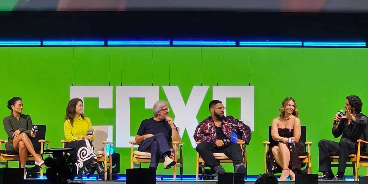 Elenco de Vale Tudo reunido para painel na CCXP24 com novidades para 2025.