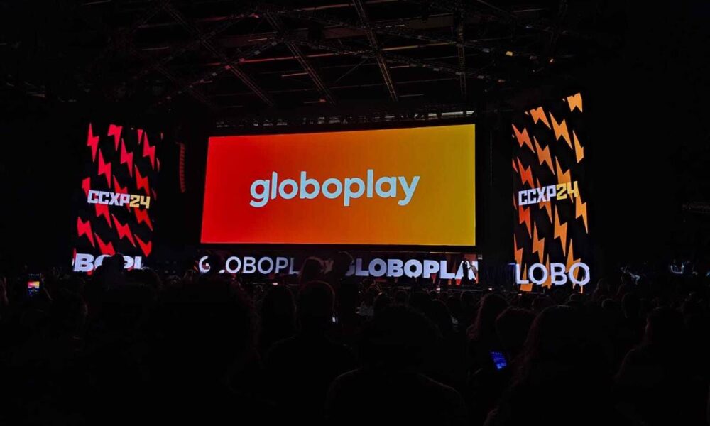 Telão de apresentação da Globoplay no Palco Thunder da CCXP24 antes das estreias serem anunciadas. Fotografia para a matéria de "Vermelho Sangue".