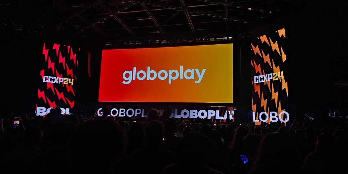 Vermelho Sangue, Série Queer de Terror da Globoplay, é Mostrada na CCXP24 Telão de apresentação da Globoplay no Palco Thunder da CCXP24 antes das estreias serem anunciadas. Fotografia para a matéria de "Vermelho Sangue".