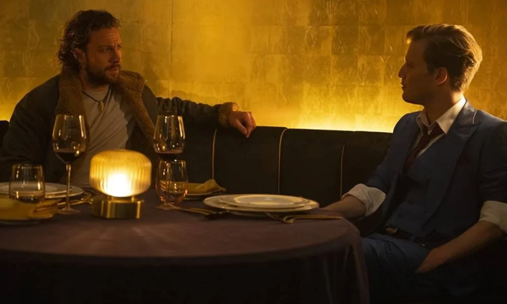 Aaron Taylor-Johnson and Fred Hechinger em "Kraven, o Caçador" (2024)