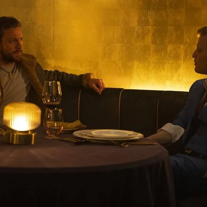 Aaron Taylor-Johnson and Fred Hechinger em "Kraven, o Caçador" (2024)