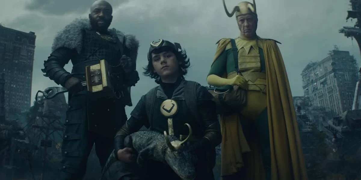 Jack Veal, Intérprete de Kid Loki, Está Desabrigado Cena do quinto episódio da série "Loki": "Journey into Mystery". Nela, temos Kid Loki (Jack Veal) ao centro.