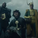 Cena do quinto episódio da série "Loki": "Journey into Mystery". Nela, temos Kid Loki (Jack Veal) ao centro.