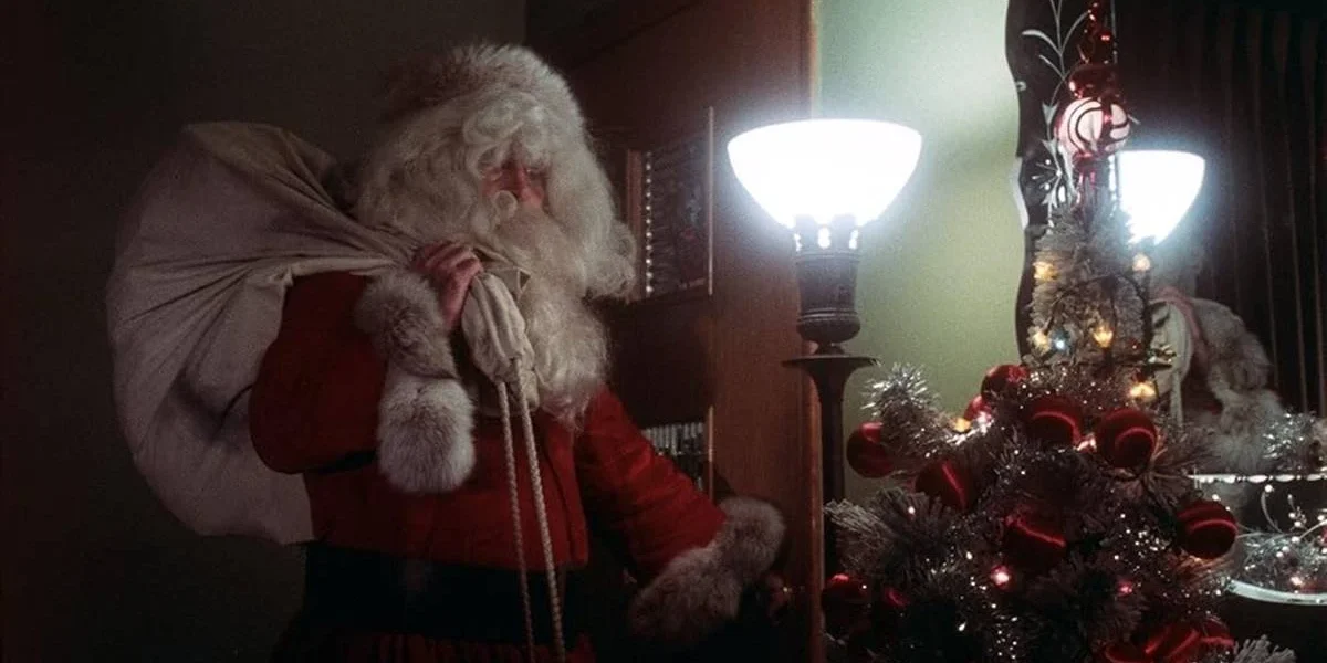 Protagonista Papai Noel de "Christmas Evil" ou "Natal Diabólico" em uma casa.