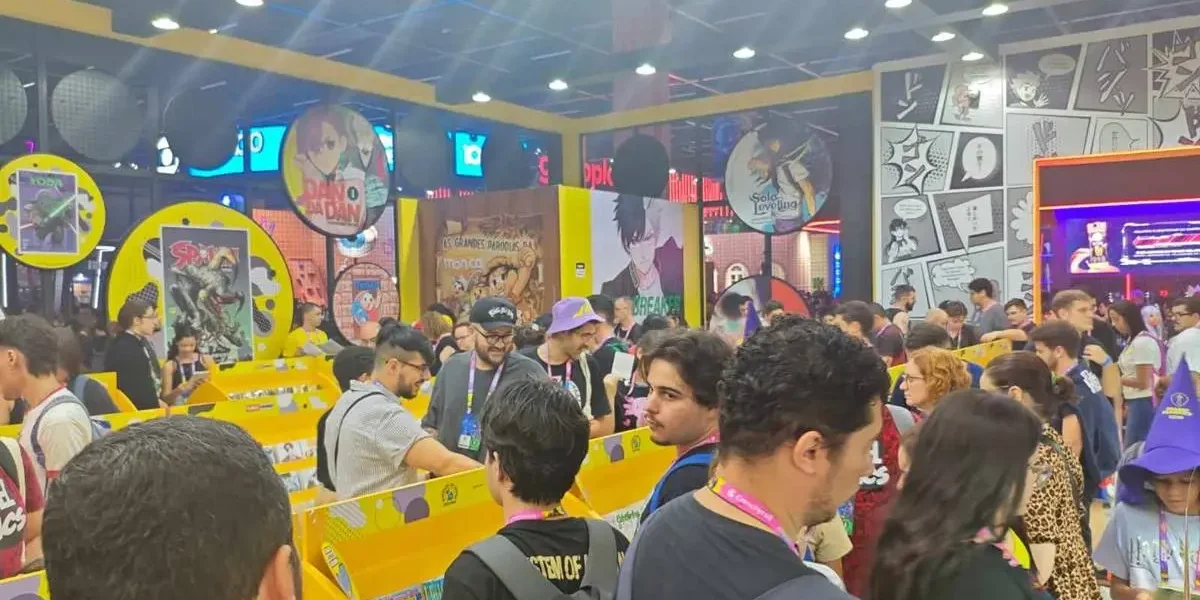 A Panini na CCXP24 | Fazendo Presença com Diverso Acervo Público visitando o estande da Panini, cheio, na CCXP24.