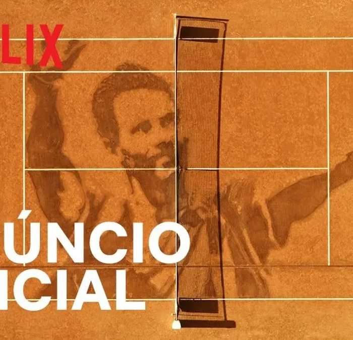 Thumbnail de anúncio da série documental "Rafa", sobre o tenista espanhol Rafael Nadal. À esquerda, inferior direito, está escrito "anúncio oficial". A figura de Rafael Nadal está desenhada em relevo em uma quadra de tênis vista de cima.