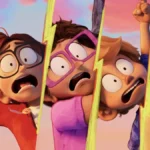 Banner com separação dos rostos, assustados, de cinco membros da Família Mitchell em "A Família Mitchell e a Revolta das Máquinas", filme da Netflix exibido na Sessão da Tarde. Todos estão com feição assustada, com exceção do quinto quadro, o do pug.