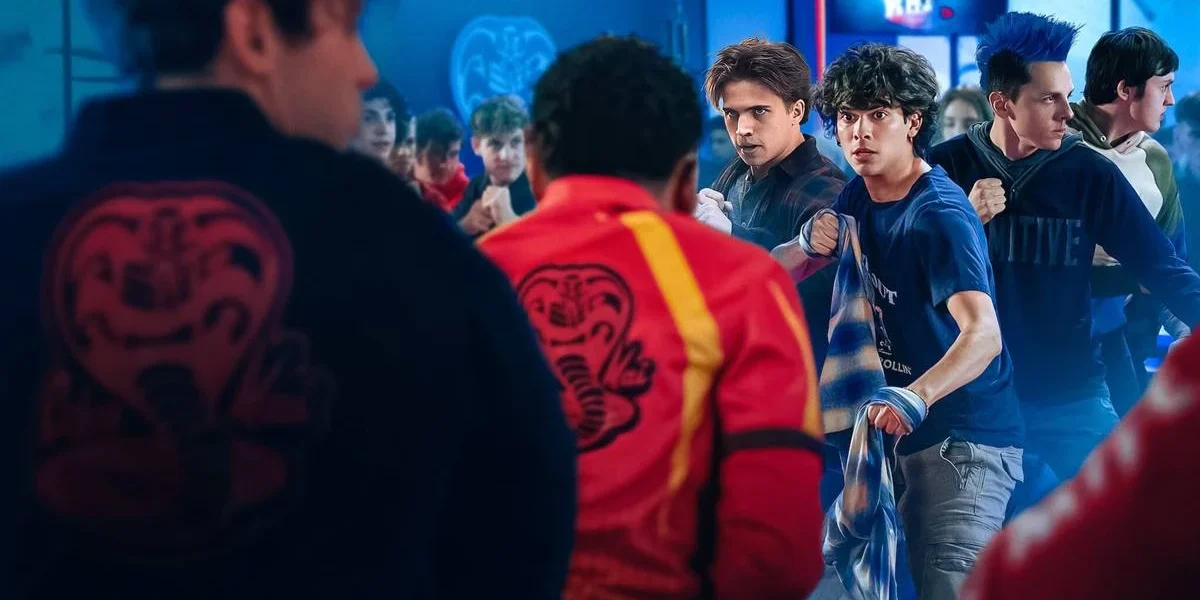 Miguel e Robby de Cobra Kai (Netflix) em destaque enfrentando, junto com companheiros, inimigos com traje de karate.