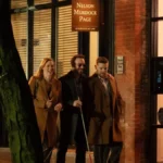 Personagens de "Demolidor: Renascido" (2025) conforme vistos na rua.