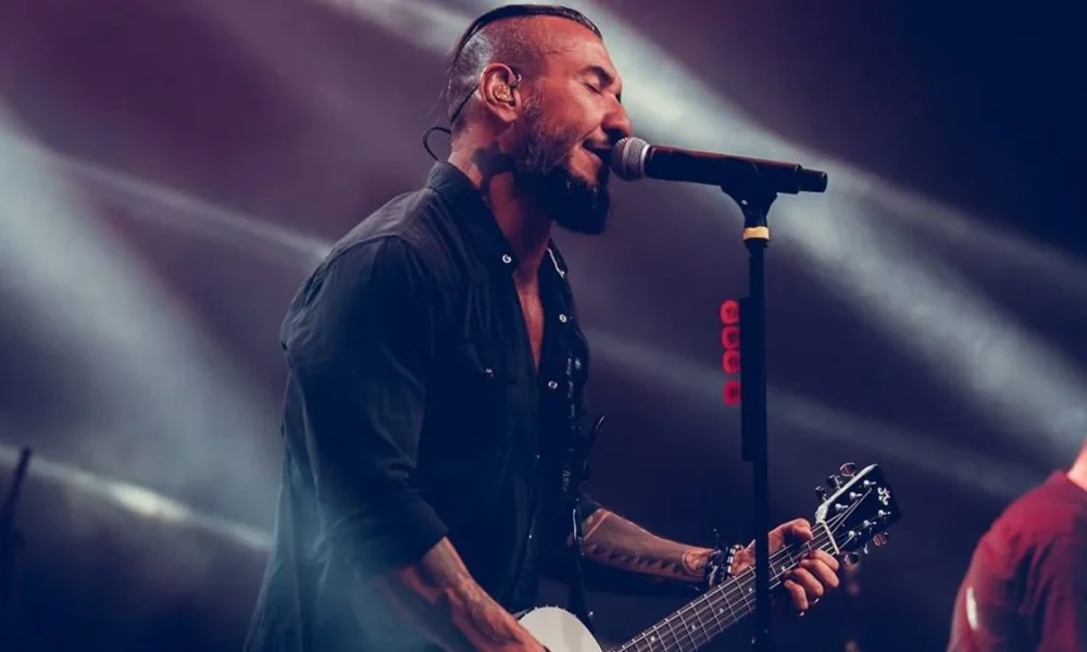 Rodolfo Abrantes em último show de turnê em 2024.