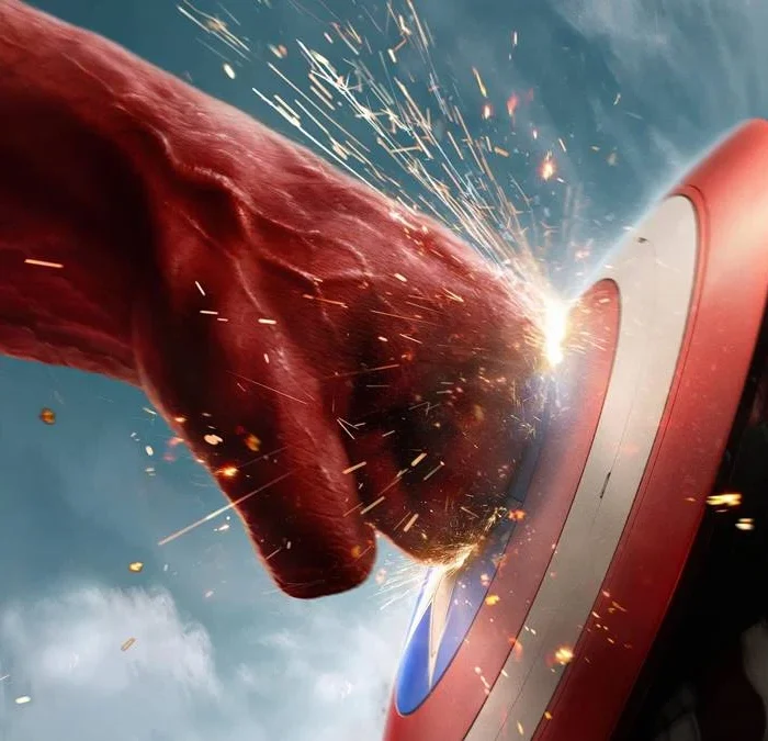 Hulk vermelho socando o novo Capitão América, o ex-Falcão Sam Wilson, defendendo-se com o escudo.