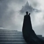 Protagonista de "Sandman" de costas para a câmera e encarando o seu palácio.