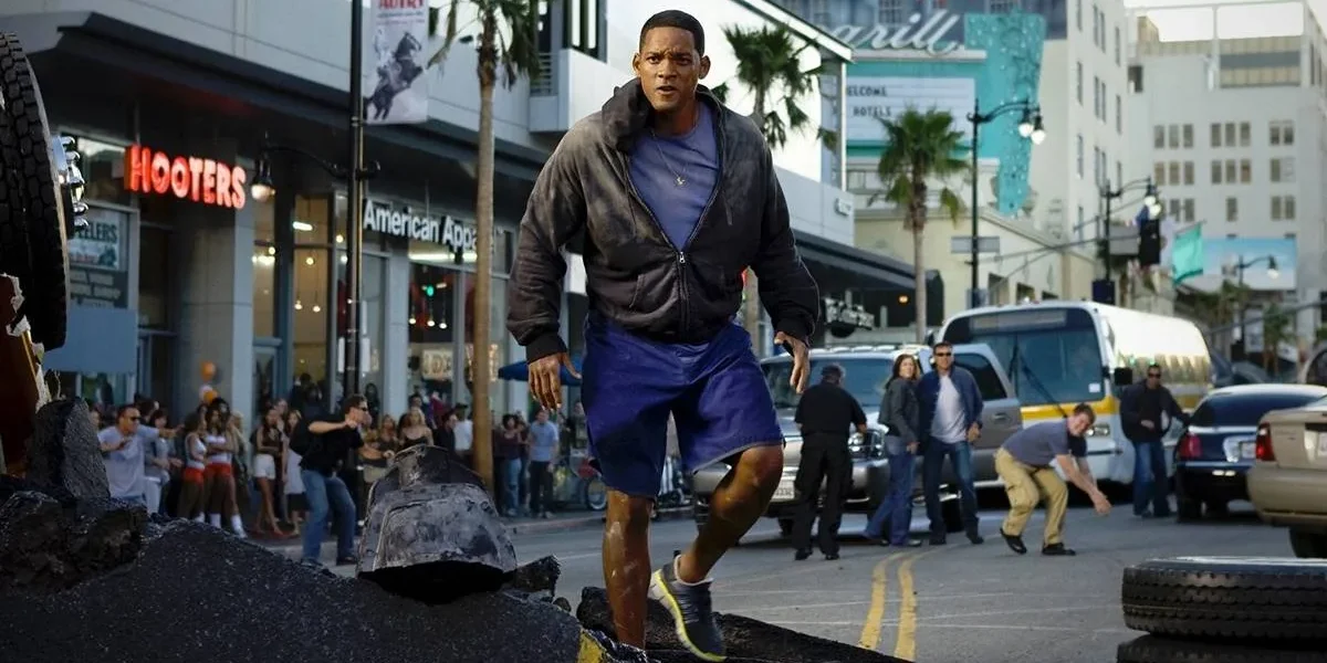 Hancock 2 | Will Smith Quer Zendaya em Eventual Sequência Will Smith flutuando como o herói protagonista de "Hancock" (2008), na rua, com o asfalto estourado ao fundo fruto de um confronto.