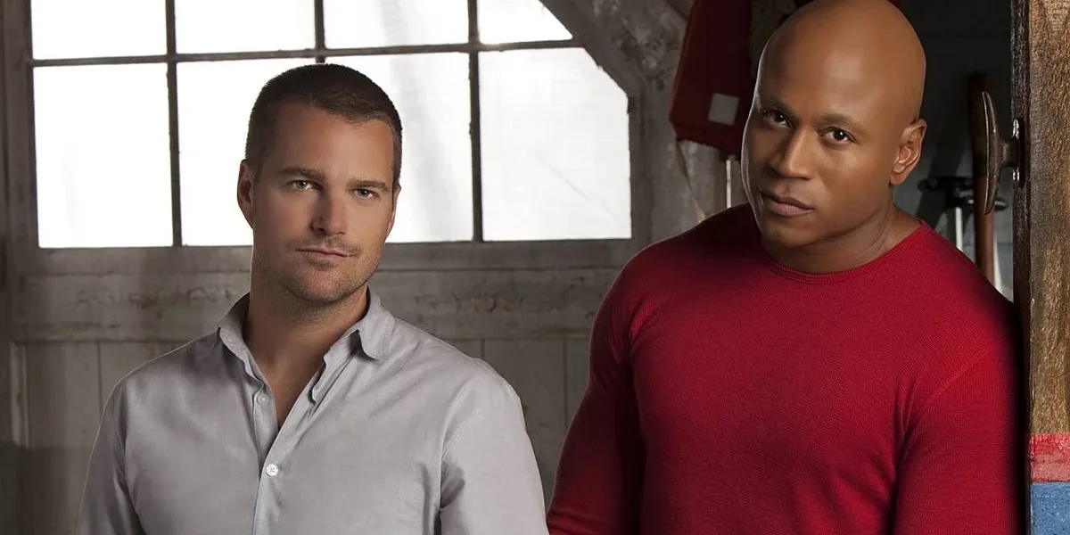 Chris O'Donnell e LL Cool J posando para imagem promocional de "NCIS: Los Angeles".