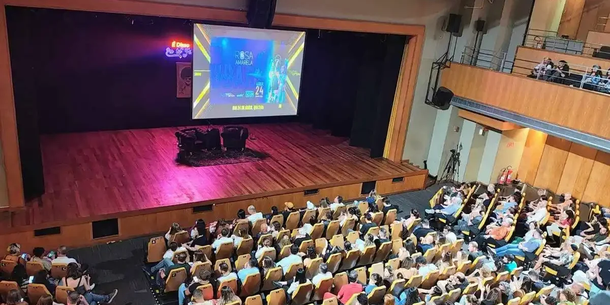 Marco Luque: É Disso que Eu Tô Falando | Peça Resgata o Melhor da Carreira do Humorista em 4 “Atos” Teatro lotado para apresentação da peça "É disso eu que tô falando", do humorista Marco Luque.