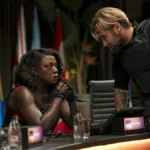 Ghost In The Shell (2026) | Veja Trailer do Novo Anime da Franquia Viola Davis e Antony Starr em "G20". Presidente (Viola) está de colete e luvas de treino, apoiando os braços numa mesa, o agente está sentado na mesa e se reclinando até ela em uma conversa.