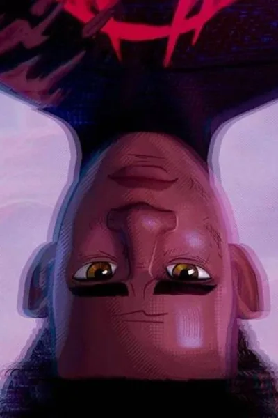 Miles Morales, de cabeça pra baixo, suavemente desfocado em um fundo púrpura claro suavemente batido. Uma das primeiras imagens do novo longa do Aranhaverso.
