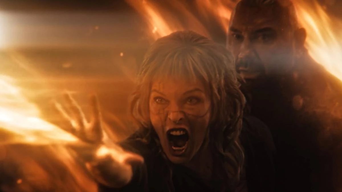 Nas Terras Perdidas | A Volta De Milla Jovovich e do Diretor Paul W.S. Anderson À Ficção e Aventura 2 Personagem de Milla Jovovich tentando proteger o de Dave Bautista em "Nas Terras Perdidas". Eles interpretam respectivamente Gray Alys e Boyce.