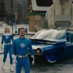 Ozzy Osbourne | Os 12 Clássicos mais Icônicos do Príncipe das Trevas Heróis do filme "O Quarteto Fantástico" (2025) na rua, uniformizados, observando uma ameaça nos céus.