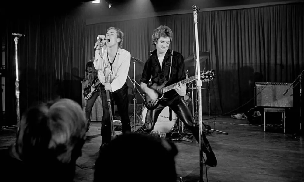 Show do Sex Pistols no Notre Dame Hall, Leicester Place, Londres, 15/11/1976.
