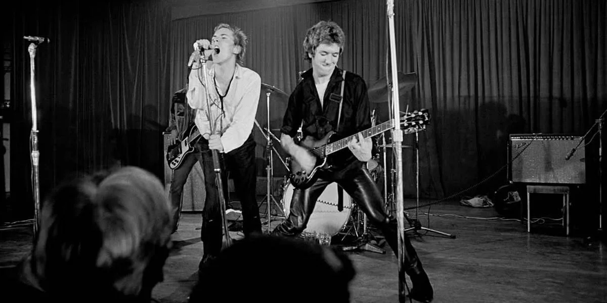 O Impacto do Punk Rock na Cultura Popular Show do Sex Pistols no Notre Dame Hall, Leicester Place, Londres, 15/11/1976.