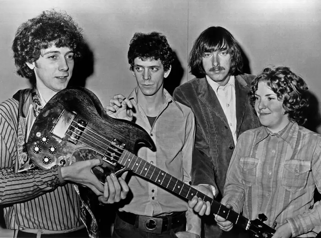 O Impacto do Punk Rock na Cultura Popular 1 Membros do The Velvet Underground em fotografia em preto e branco.