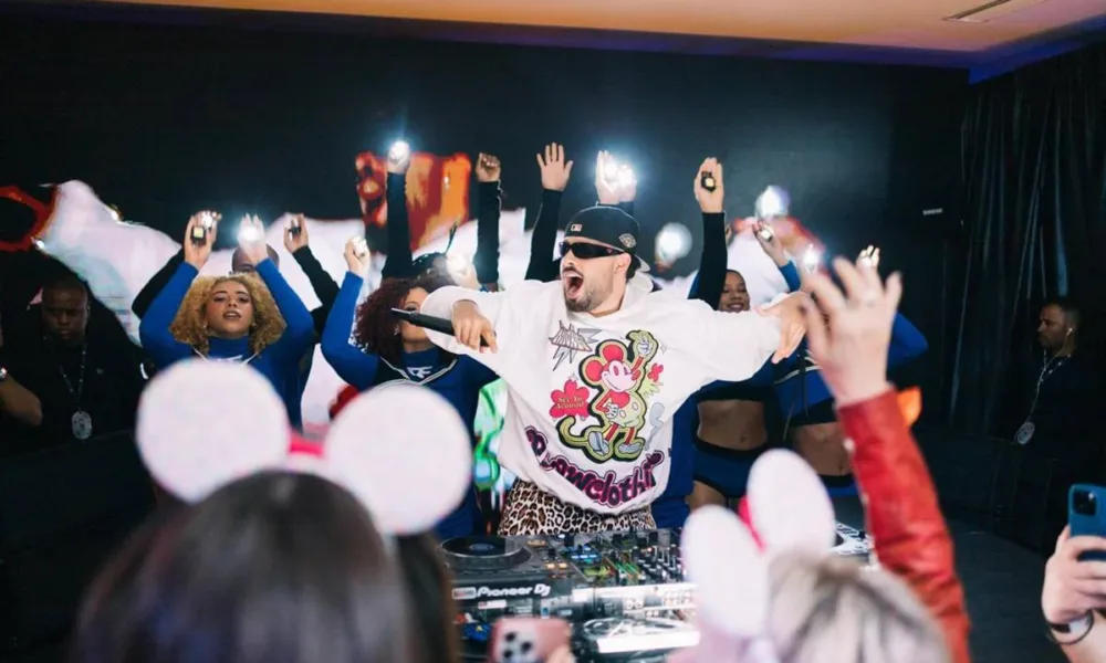 Pedro Sampaio em evento do House of Mouse Tour, em seu setlist no Rio.