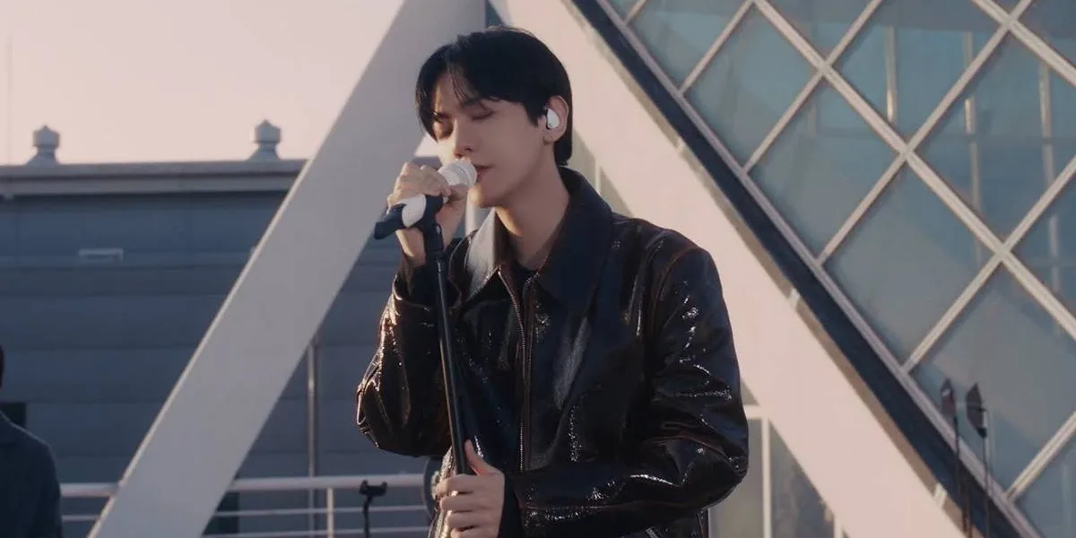 Baekhyun em videoclipe para a canção "Rendez-Vous".