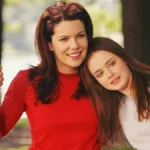 Lauren Graham e Alexis Bledel como Lorelai e Rory Gilmore em um balanço na série "Gilmore Girls".