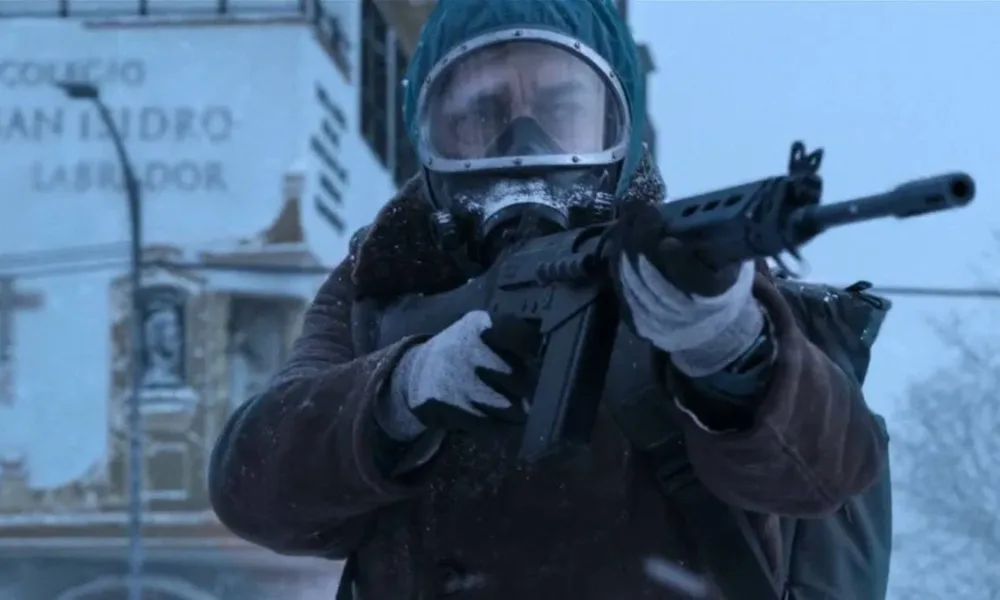 Juan Salvo (Ricardo Darín) empunhando uma arma em uma cidade deserta argentina frente a um inverno glacial.