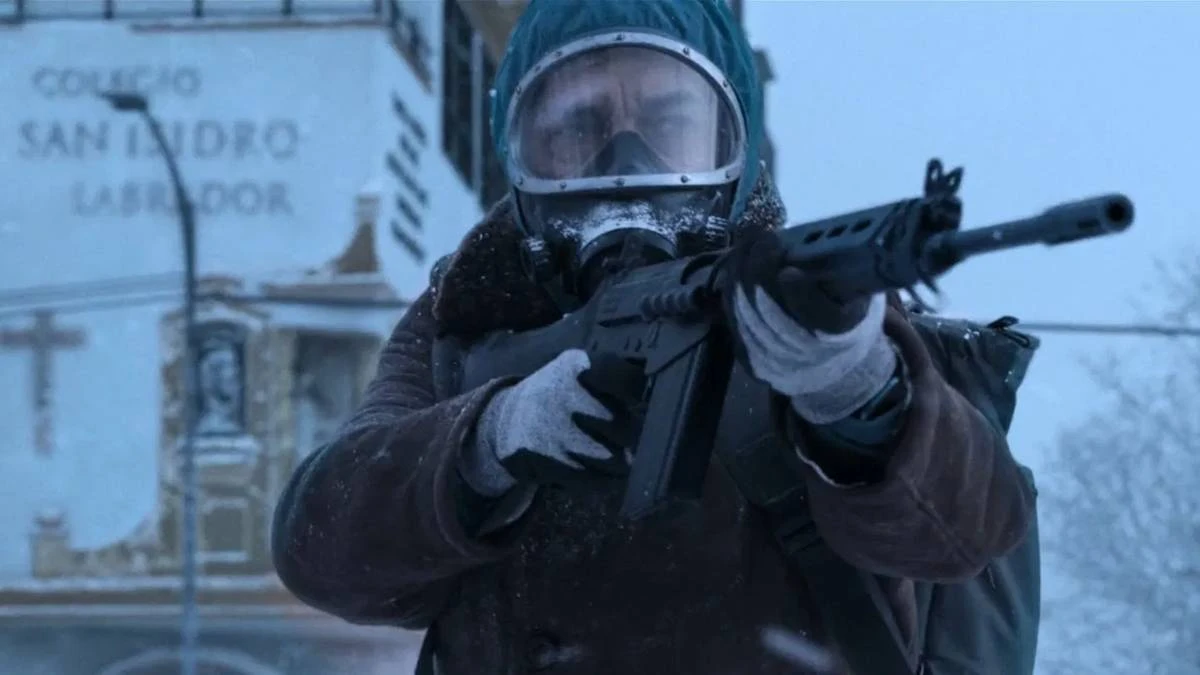 O Eternauta | Minissérie da Netflix com Metáforas Sobre Pandemia e Humanidade é Um Grande Sucesso 2 Juan Salvo (Ricardo Darín) empunhando uma arma em uma cidade deserta argentina frente a um inverno glacial.