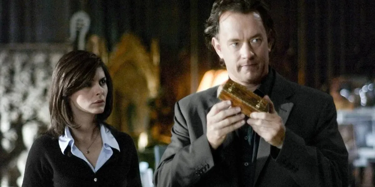 The Secret of Secrets | Nova Adaptação da Netflix Traz de Volta às Telas Robert Langdon, de “O Código Da Vinci” Audrey Tautou, esquerda, e Tom Hanks, direita, segurando um objeto dourado em "O Código Da Vinci", longa de 2006.