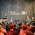 Pedro Bial e Hélio de la Peña em papo no Café Literário da Bienal do Livro Rio 2025
