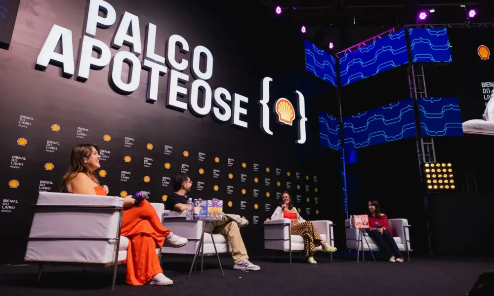 Paula Pimenta, Aimee Oliveira e Vitor Martins na Bienal do Livro Rio 2025