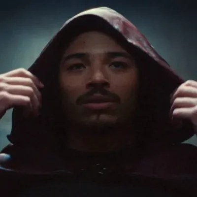 Capuz como visto na série "Coração de Ferro", da Marvel.