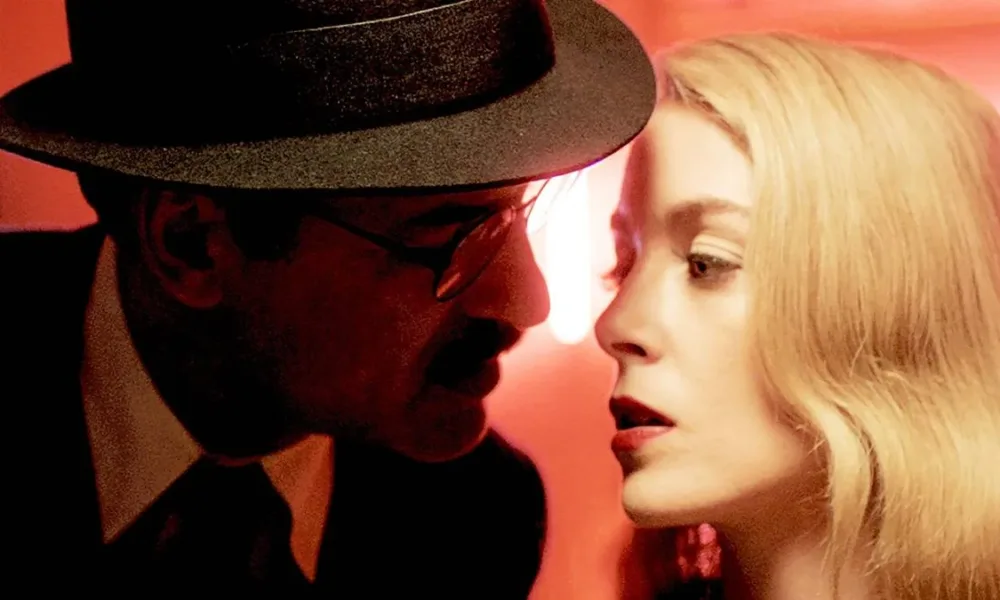 Miguel Borges caracterizad ocomo Fernando Pessoa, inclinando-se para beijar Victoria Guerra, interpretando Ofélia Queiroz, no filme "Não Sou Nada", sobre a vida do poeta português.