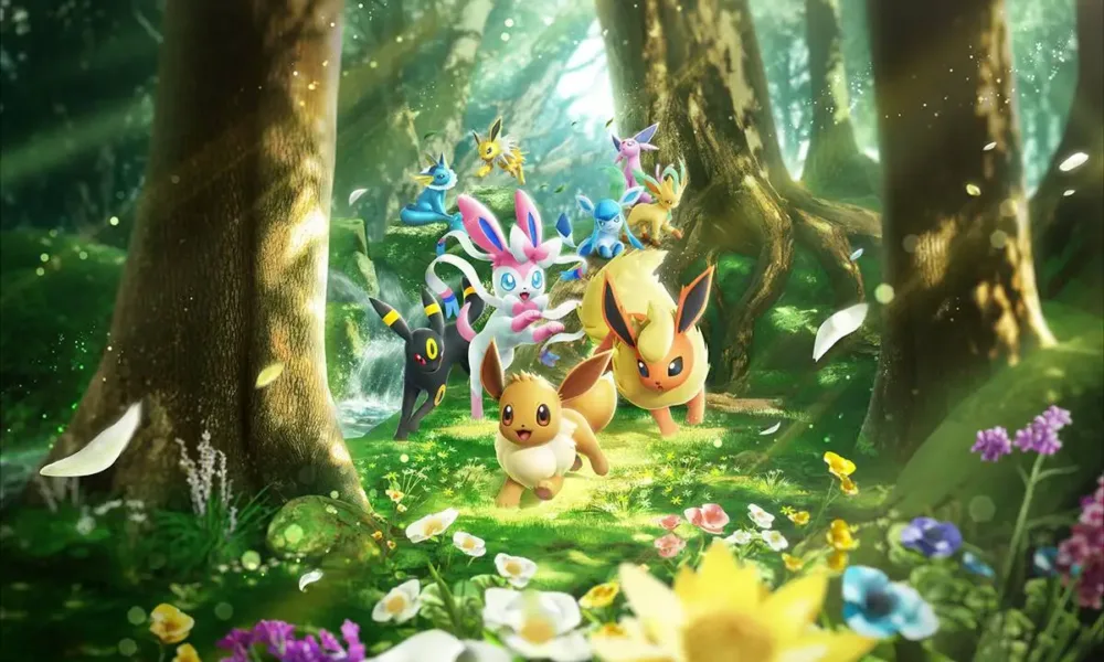 Imagem promocional da expansão "Bosque dos Eevees" do Pokémon TCG Pocket. Eevee está sendo seguido por suas evoluções em um bosque, brincando cercados de flores. Está de manhã e a luz passa pelas árvores.
